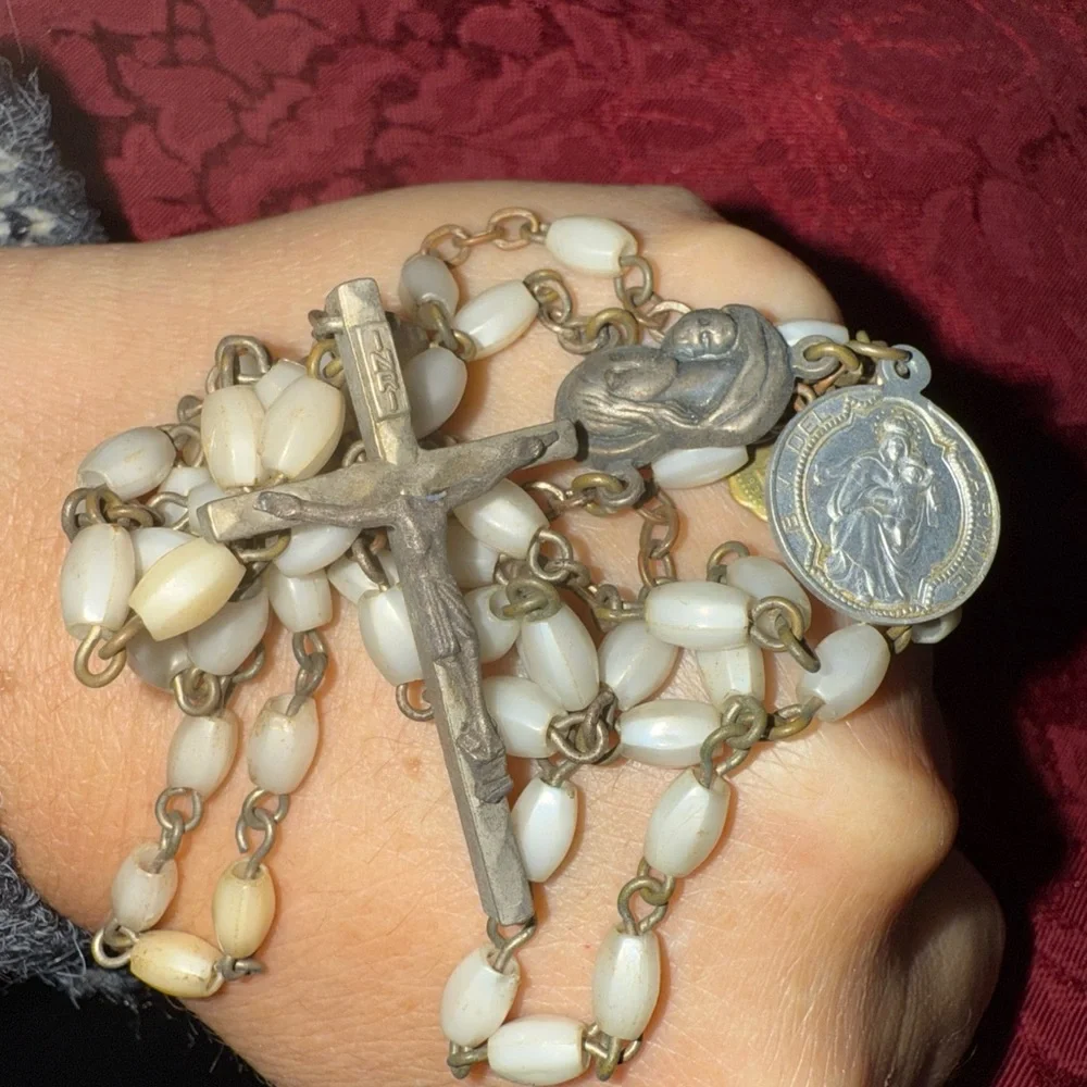 Mother of pearls vintage Rosary Necklace medal religious Italy - Picture 2 of 4